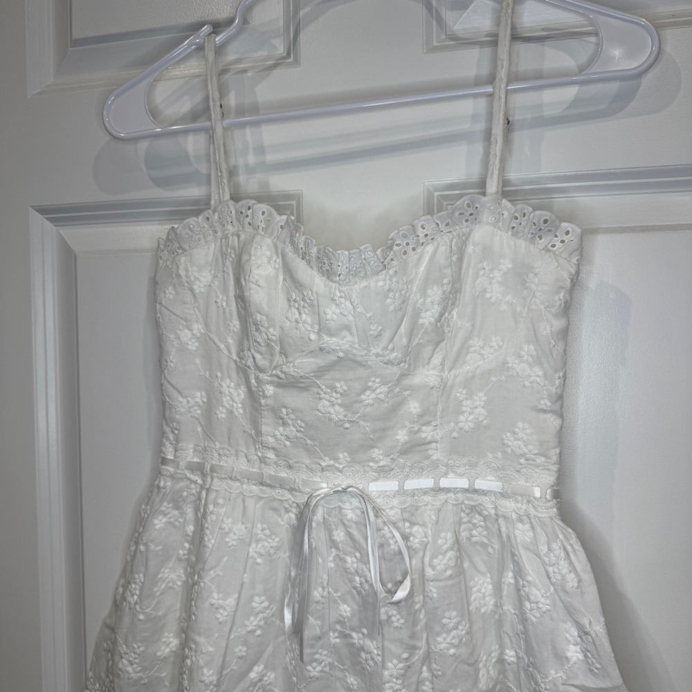 Altar'd State White Eyelet Lace Up Back Mini Sweetheart Dress Size XS - Picture 3 of 8